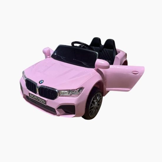 صورة سيارة أطفال كهربائية بتصميم BMW